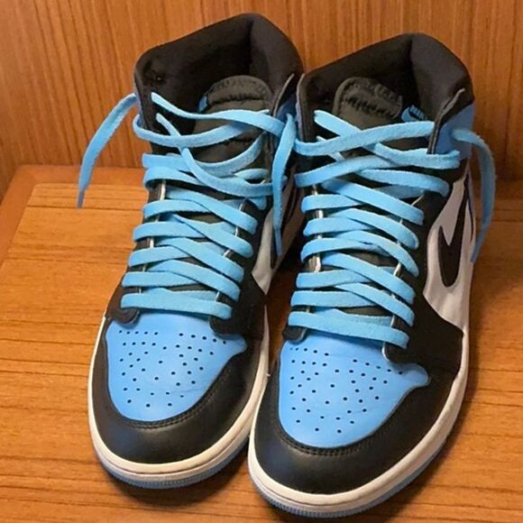 Air Jordan 1s Retro High OG- University Blue - Picture 1 of 7